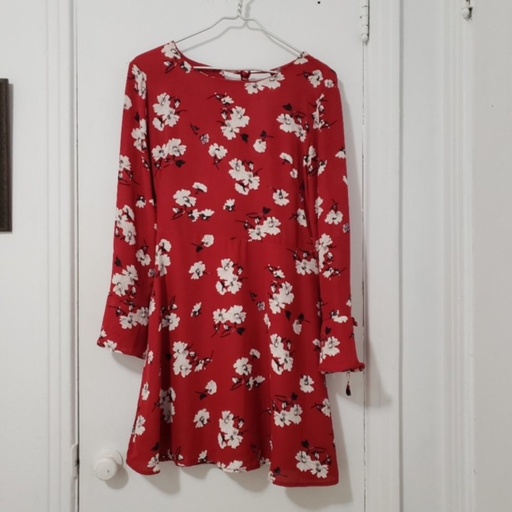 Dynamite red bell sleeve floral dress
